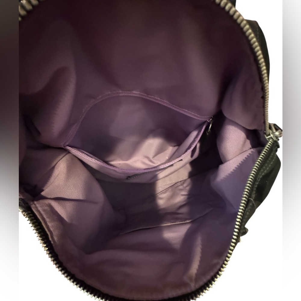 COACH WOMEN’S BLACK SIGNATURE BAG IN GREAT CONDITION SEE ALL PICTURES - Picture 3 of 13